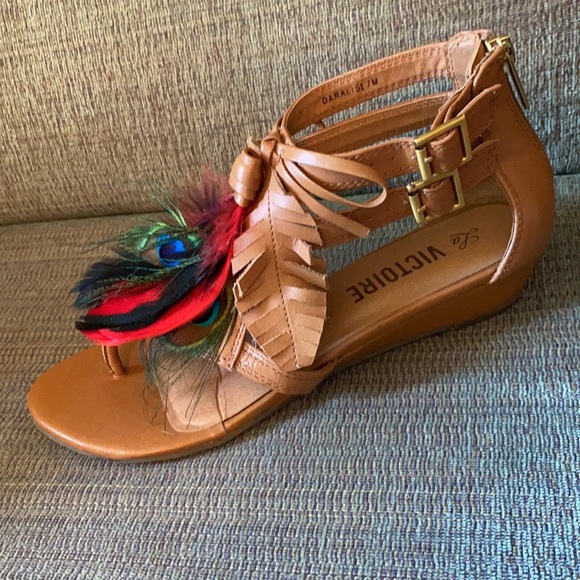 Gorgeous Boho-Chic Pour La Victoire Leather Sandals with Feathers - Picture 2 of 8